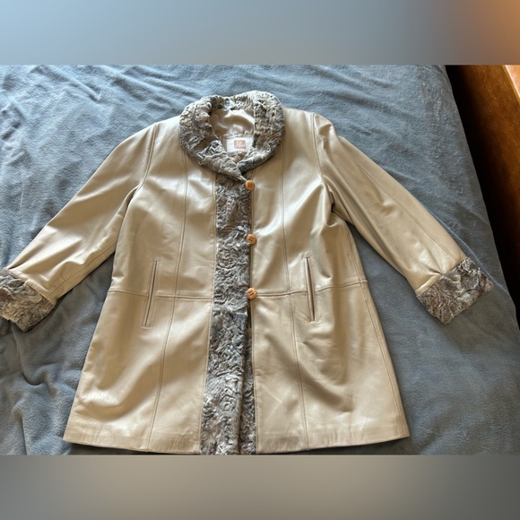 j-piel Jackets & Blazers - Vintage lether j-piel women’s jacket bought in Spain real fur curly lamb jacket